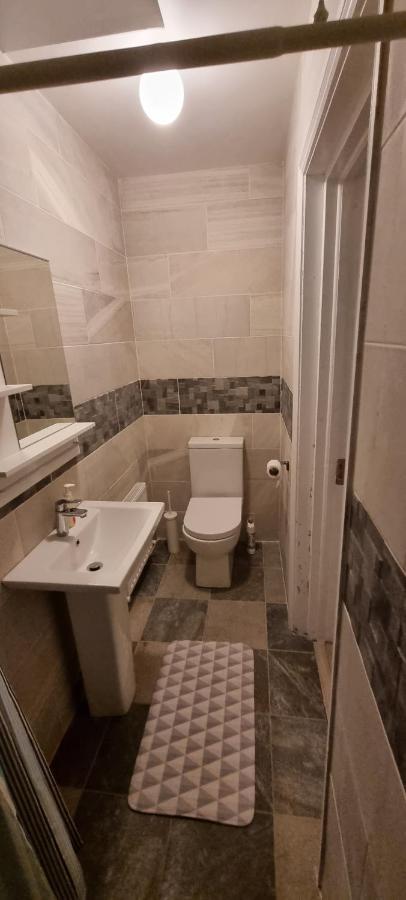 Spacious Curragh 2-Bed Apartment With Own Entrance Brownstown Eksteriør billede